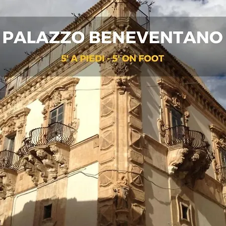 Casa 2 Passi Dal Barocco بيت للعطل شيكلي